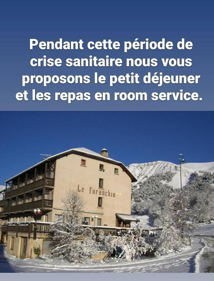 Hôtel, avec Balcon ainsi que Terrasse et Vue