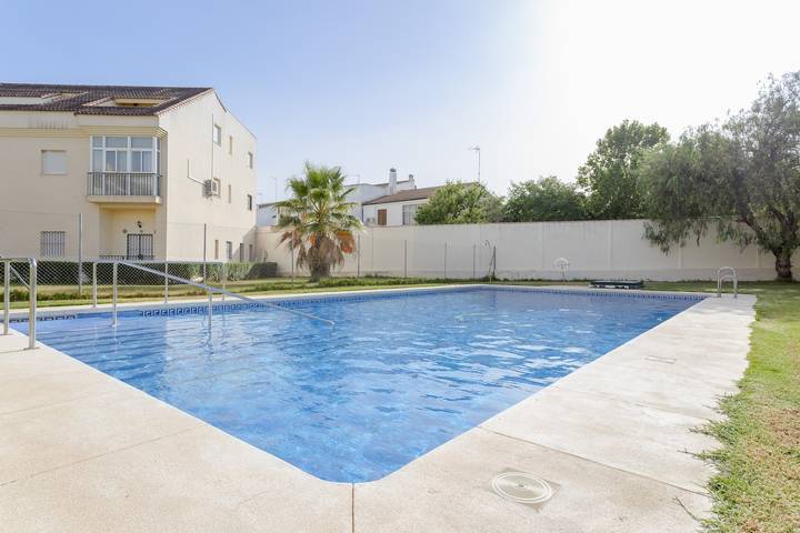 Ganze Wohnung, Geräumige Wohnung in Villa Gallardo mit Klimaanlage, Wlan und Gemeinschaftspool in Campillos, Málaga Provinz
