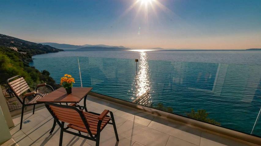 Maison d’hôte pour 4 personnes, avec terrasse et jardin ainsi que vue et piscine à Corfou