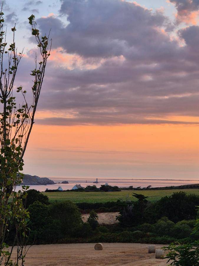 Location de vacances pour 6 personnes, avec Balcon et Terrasse ainsi que Jardin et Vue dans Plage de la Baie des Trépassés