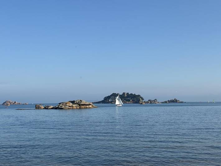 Gîte pour 3 personnes, avec jardin et piscine