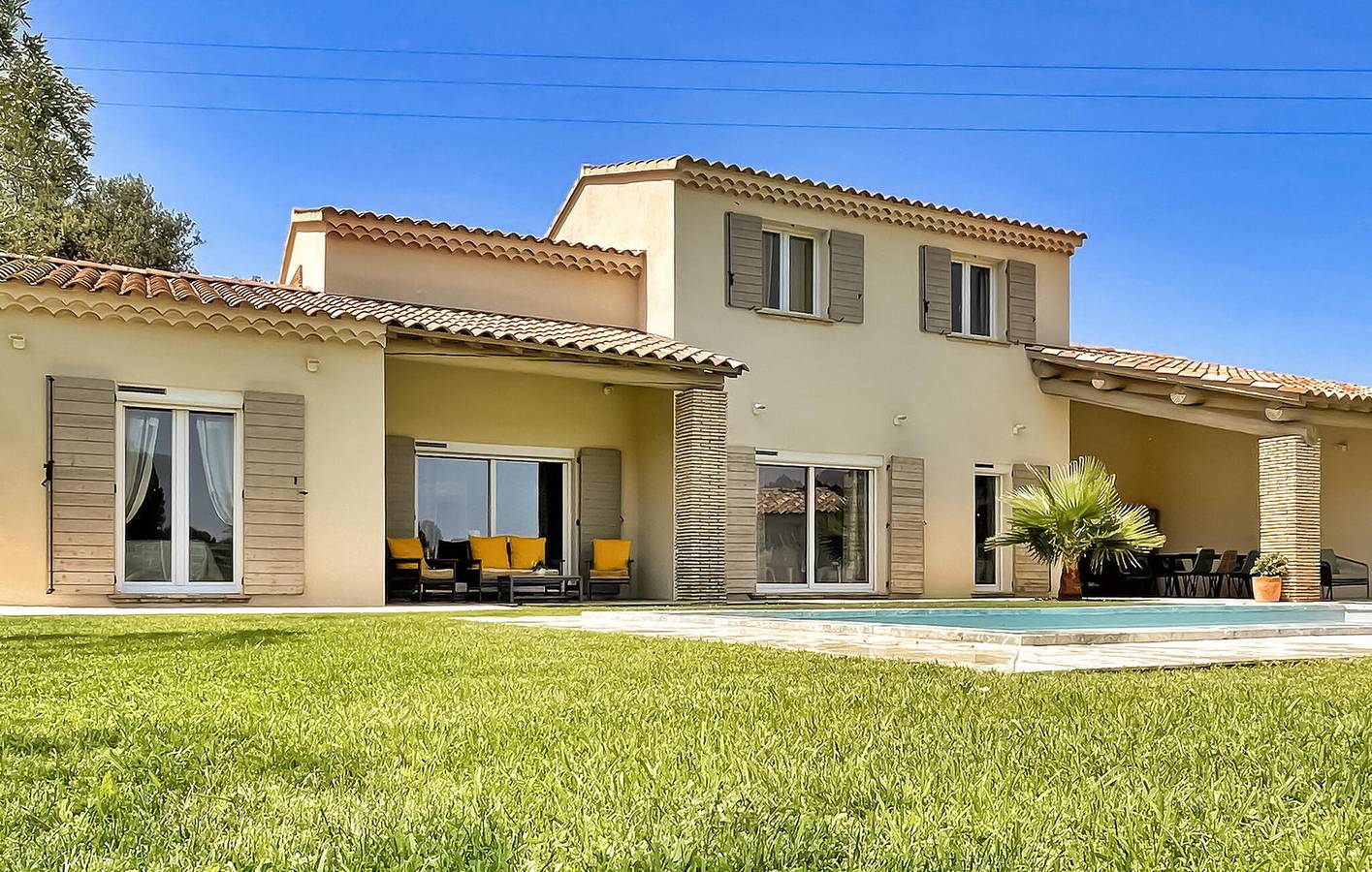 Schönes 2km-Center Apt: AC, Aussicht, Parkplatz, Pool & Internet in Uchaux, Vaucluse