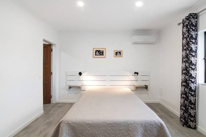 Appartement entier, Appartement "Sunset" avec terrasse partagée, Wi-Fi et climatisation in Moncarapacho e Fuseta, Parque Natural da Ria Formosa