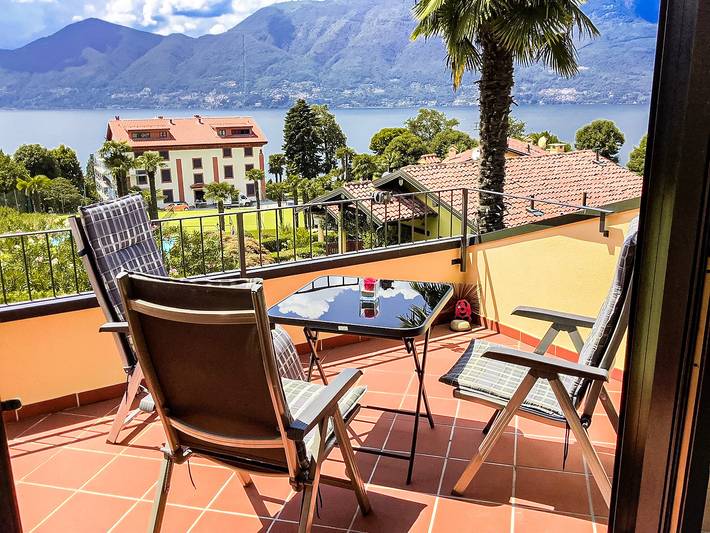 Ferienwohnung für 3 Personen, mit Seeblick und Terrasse sowie Pool in Brezzo di Bedero - 2