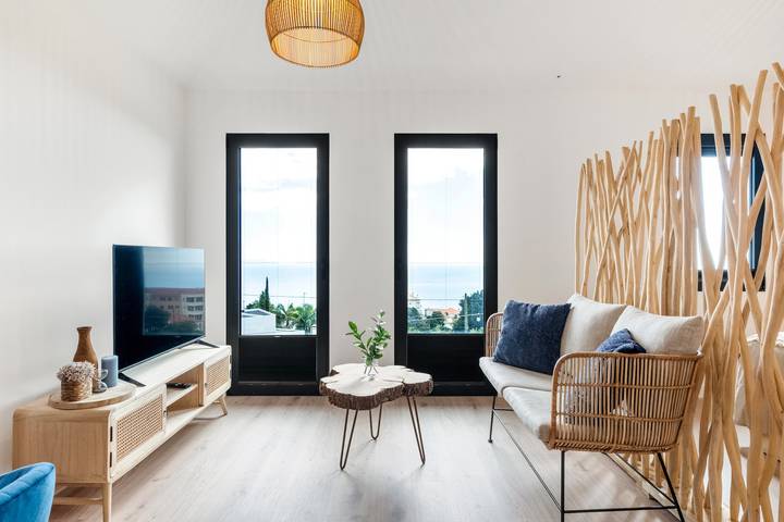 Ganzes Studio, Studio-Apartment „Ocean View New House 2“ mit Balkon und WLAN in Caniço, Madeira