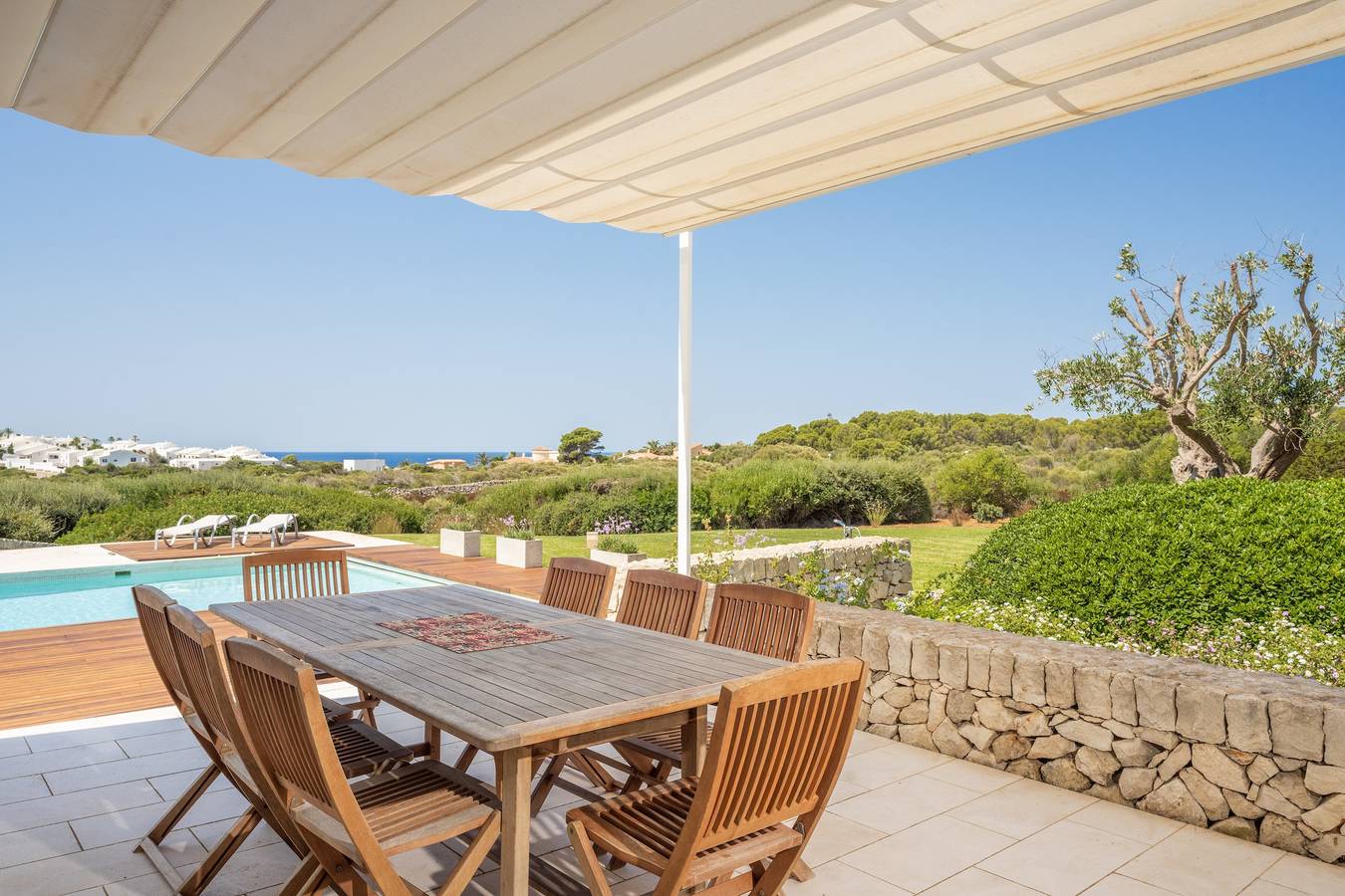 Villa moderna "Villa Canutells" con piscina privada y jardín in Es Canutells, Maó
