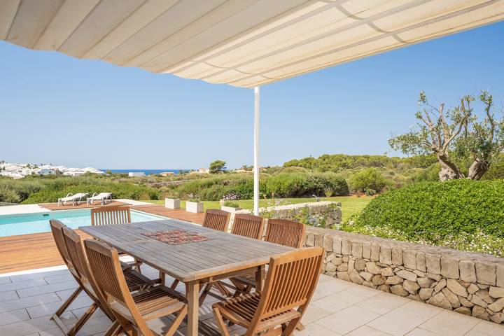 Villa moderne "Villa Canutells" avec piscine privée et jardin in Es Canutells, Mahón