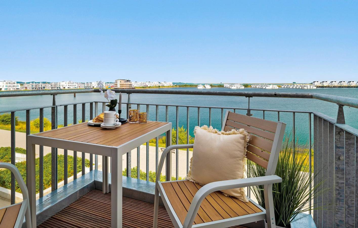 Ganze Ferienwohnung, Apartment mit Meerblick, Terrasse und Parkplatz, 1 km zum Strand in Olpenitz, Kappeln
