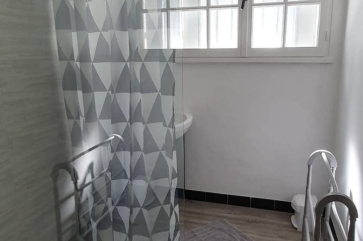 Gîte pour 4 personnes, avec jardin ainsi que terrasse et piscine à Saint-Saud-Lacoussière - 4