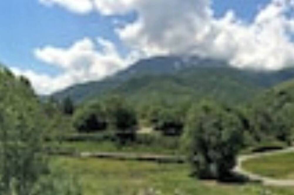 Comfortable Chalet With Splendid View Of The Pyrenees in Pailhac, French Pyrenees