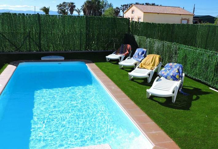 Location de vacances pour 8 personnes, avec jardin ainsi que vue et piscine, animaux acceptés dans Els Muntells