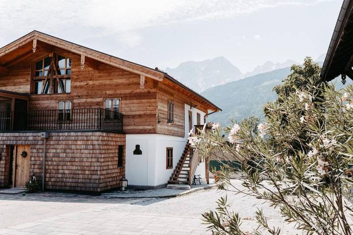 Ferienwohnung für 2 Personen, mit Terrasse und Garten sowie Ausblick in Kuchl