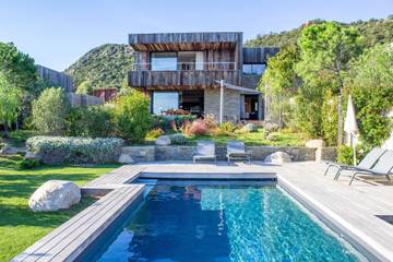 Cottage pour 8 personnes, avec terrasse et jardin dans Plage De L Ovu Santu