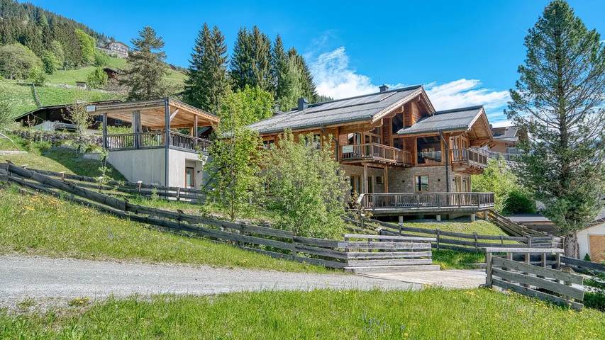Ferienhaus für 12 Personen, mit Sauna und Garten sowie Terrasse und Whirlpool in Zell am See - 2