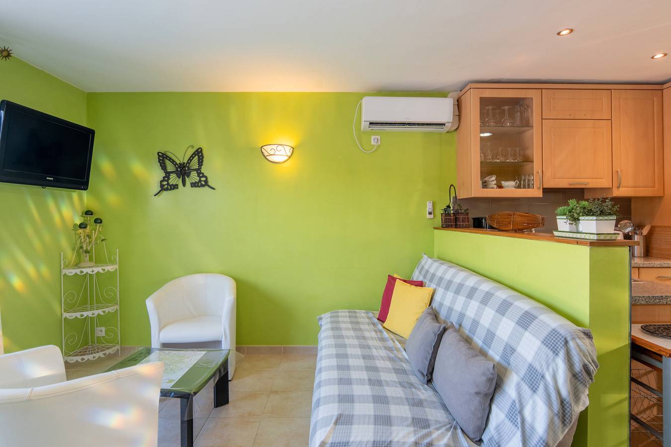 Appartement entier, Beau domaine en plein sud de l'ardeche avec grande piscine, bbq, jeux in Lagorce, Ardèche