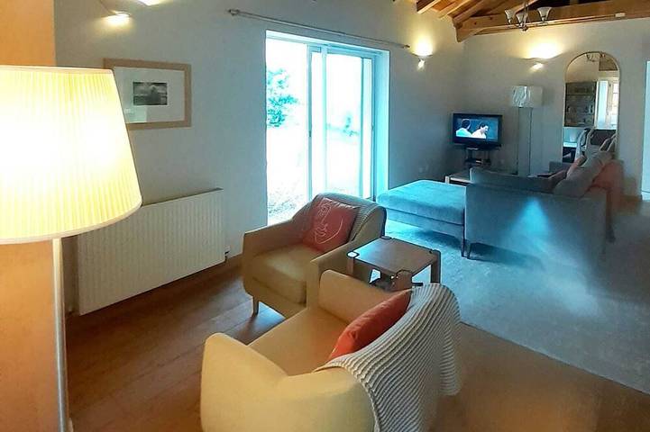 Location de vacances pour 6 personnes, avec jardin à Rouzède