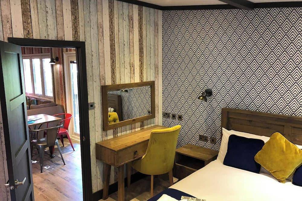 Sandy Balls Holiday Park Pet Friendly Lodge in Godshill (Hampshire), Hampshire