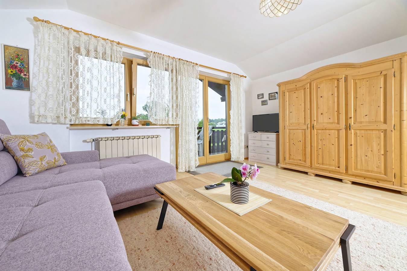Ganze Ferienwohnung, Ferienwohnung Neumeier Theresia und Rosemarie - renovierte Ferienwohnung mit 2 Balkonen in Prien, Prien am Chiemsee