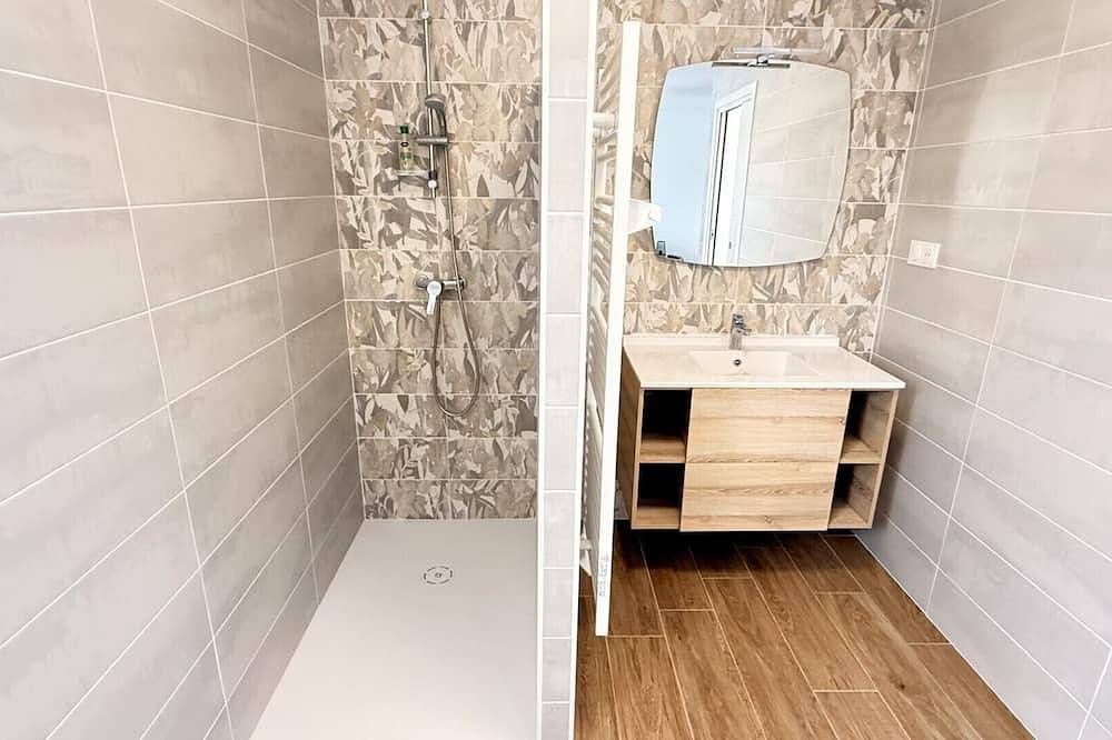 Gite \"Le Puech Fario\" Comfortable new villa in the countryside ideal for couples in Pouzolles, Béziers region