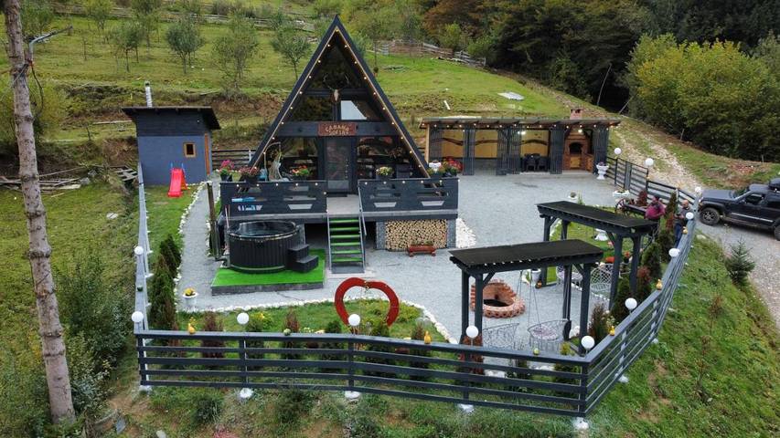 Gîte pour 8 personnes, avec jacuzzi ainsi que terrasse et jardin à Alba (Romania)