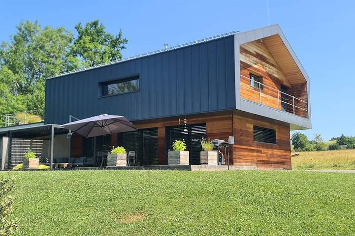 Maison  Atypique avec Piscine et Spa en pleine campagne  à 15 minutes  d' Annecy in Pringy, Annecy (commune)
