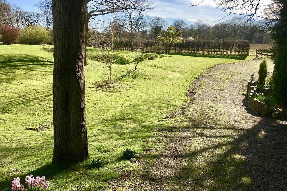Apartamento entero, Lodge rural bien equipado, a solo una hora de Londres, en hermosos jardines. in Warnham, Sussex Occidental
