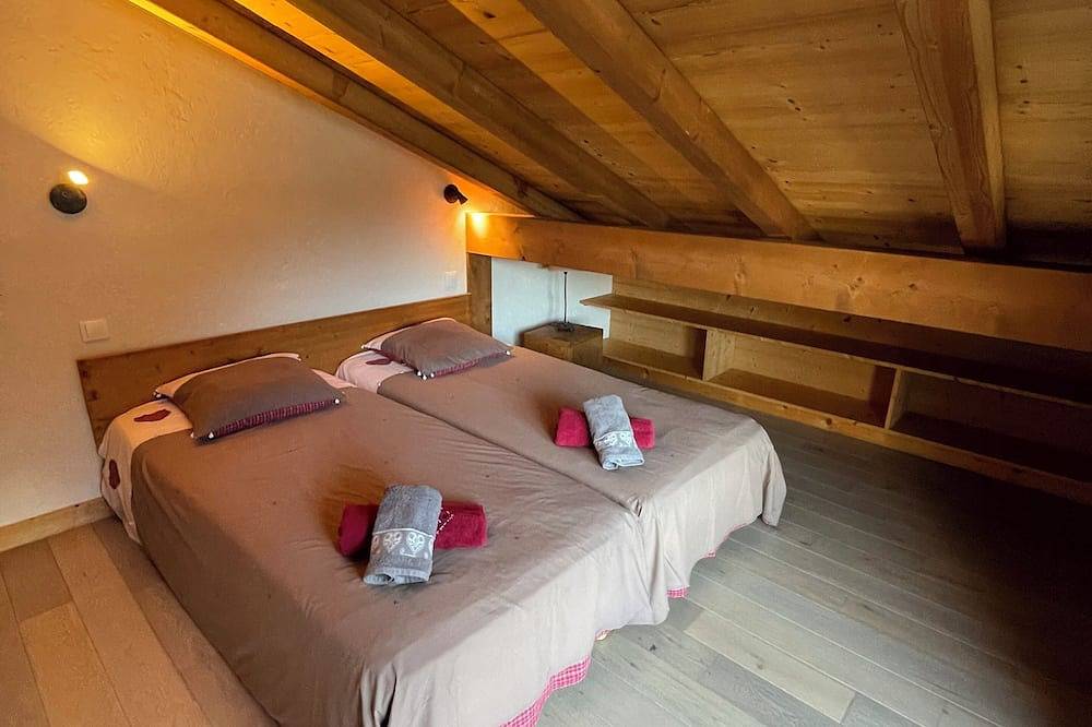 Guest Chalet with Hot Tub, Sauna & Private Cinema – 3 Minutes from Châtel in La Chapelle-d'Abondance, Les Portes du Soleil