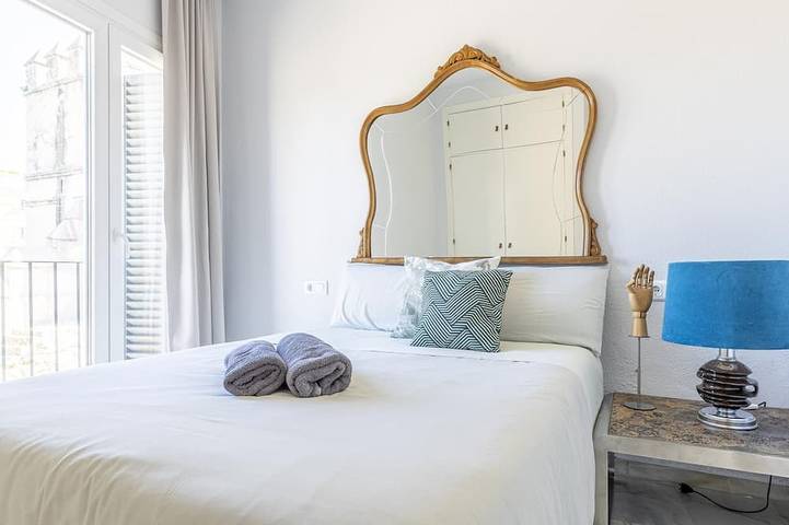 Entire apartment, The wall of Sevilla duplex in Casco Antiguo, Sevilla