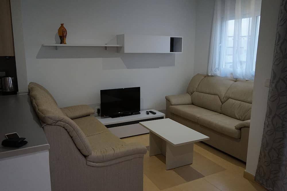 Entire apartment, Luxury 2 bed apartment on 5 star Jack Nicklaus golf course and family resort. in Condado de Alhama, Alhama de Murcia