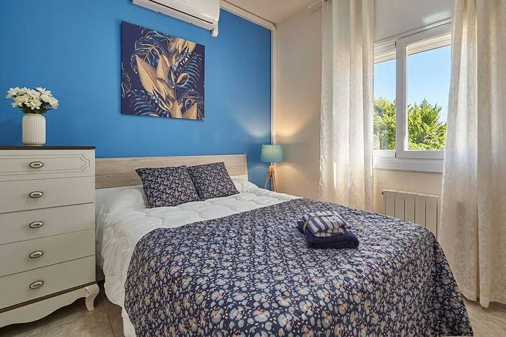 Villa Sitges Sol  15 minutes drive from Sitges. A/C. Xxl swimming pool. 12 p. in Sitges, Garraf