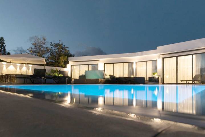 Chalet para 10 personas, con piscina además de vistas y jardín, Se admiten mascotas en Lanzarote