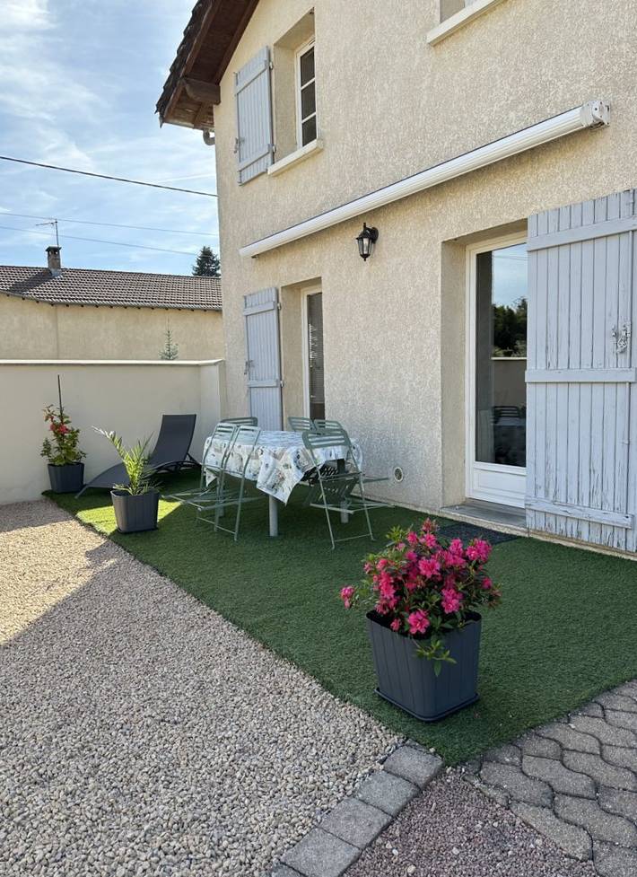 Gîte pour 5 personnes, avec jacuzzi ainsi que terrasse et jardin, animaux acceptés dans l' Ain - 3