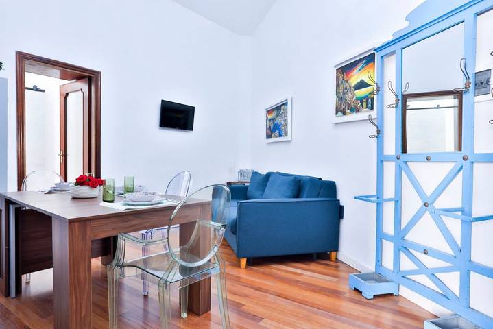 Ganze Wohnung, Ferienwohnung für 2 Personen mit Balkon/Terrasse in Neapel, Neapel Provinz