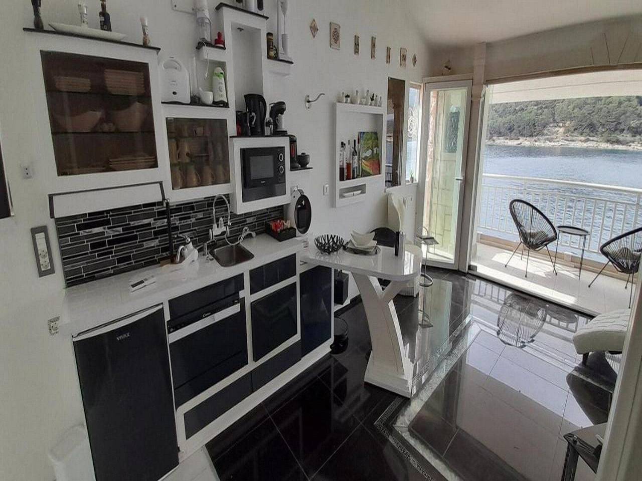 Ganze Wohnung, Apartment Om - One Bedroom Apartment with Balcony and Sea view in Brac