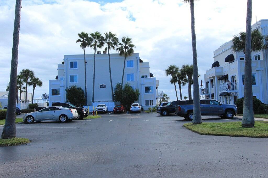 Ganze Wohnung, Beachfront with Ocean View, Spa, and Heated Pool in Cape Canaveral in Cape Canaveral, Space Coast