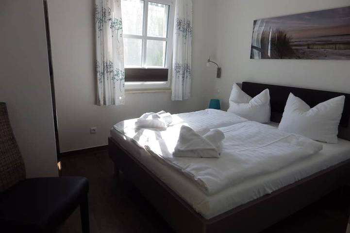 Ganze Wohnung, Fewo Schloonblick, zentral, 300 m Strand, WLAN, Gaskamin, 2 Balkone in Bansin, Heringsdorf