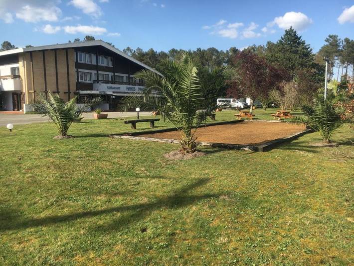 Hôtel pour 2 personnes, avec piscine et jardin, animaux acceptés à Lesperon - 2