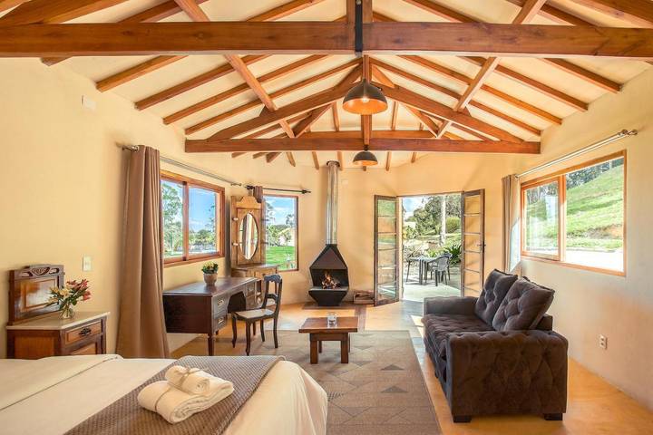 Pousadas para 2 pessoas, com vista e jardim e ainda piscina and terraço em Extrema