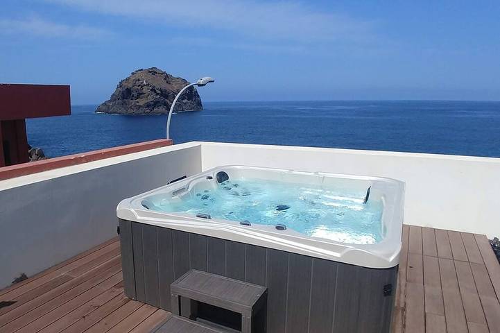 Ferienhaus für 6 Personen, mit Terrasse und Whirlpool