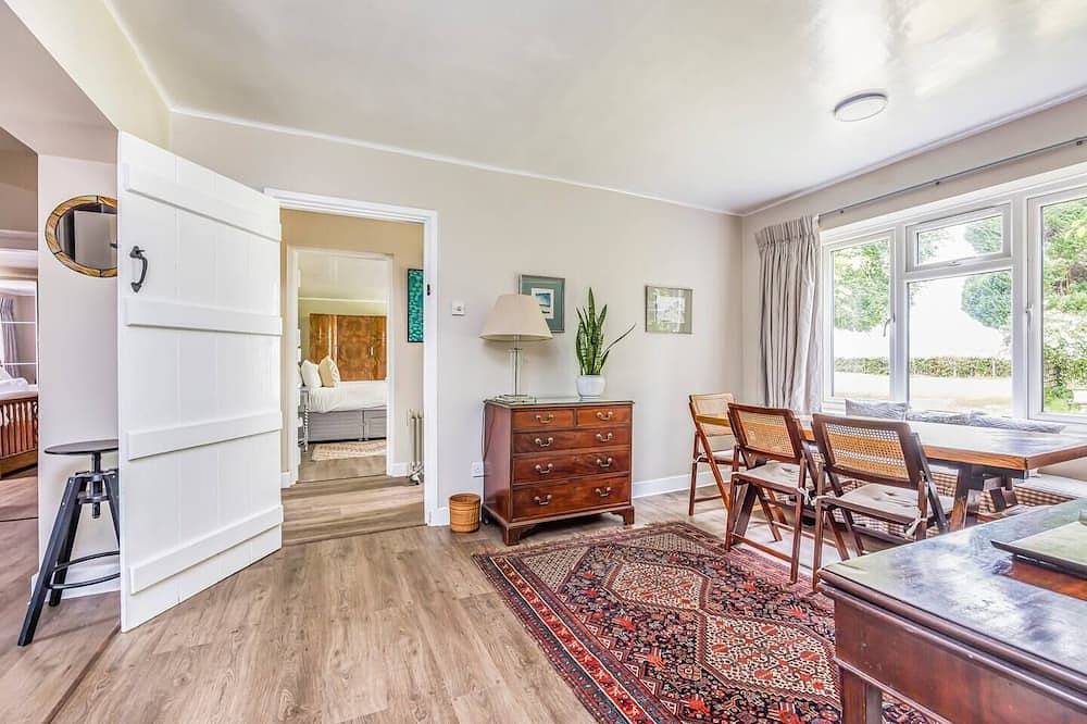 Charming Cottage With Amazing Views - Pass the Keys in Lavant, South-Downs