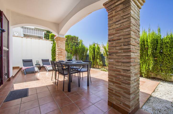 Bungalow für 4 Personen, mit Pool und Garten in Torrevieja - 2