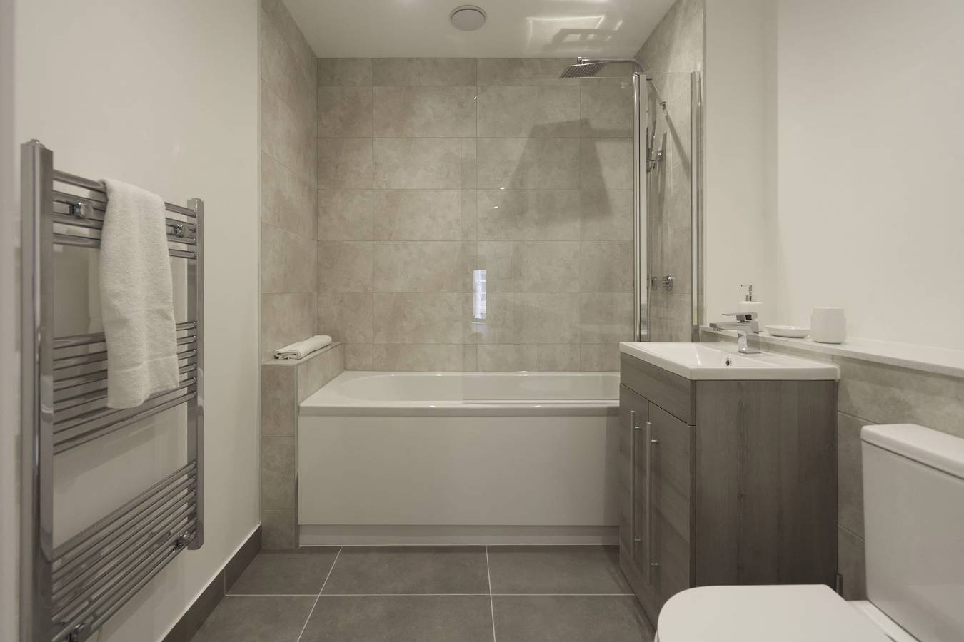 Apartamento entero, Large Balcony | 2Br, 3 Storey near Central Ashford in Ashford, Región de Ashford