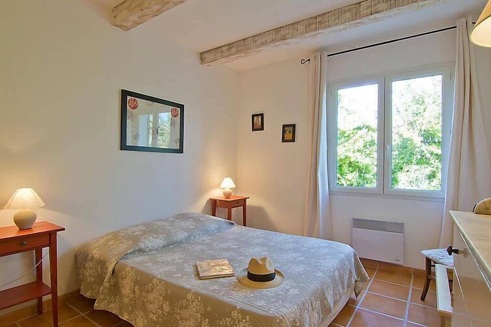 L'Olivier by Interhome in Lagnes, Parc naturel régional du Luberon