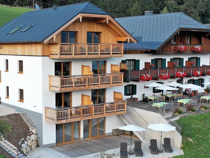 Chalet für 2 Personen, mit Balkon und Seeblick sowie Sauna und Garten im Salzkammergut