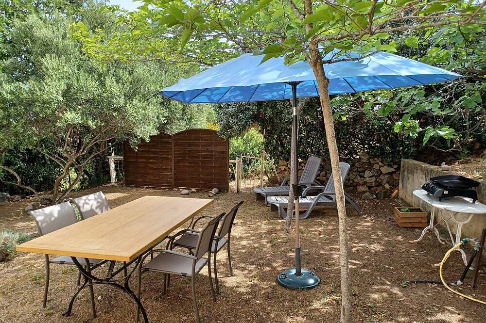 Appartement entier, Location avec son jardin,  grand terrain arboré, proche mer, en rez-de-villa in Corbara, Région de Calvi