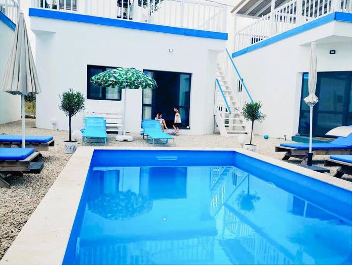 Camping für 4 Personen, mit Pool und Terrasse sowie Ausblick in Rumänien