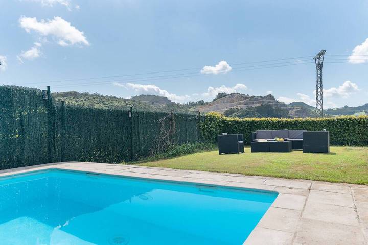 Chalet para 10 personas con piscina in Puente Arce, Piélagos
