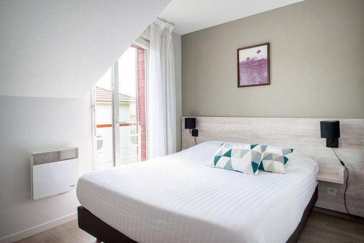 Appart’hôtel pour 4 personnes, avec Terrasse ainsi que Jardin et Piscine à Nantes