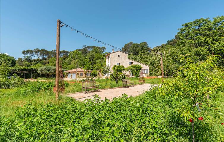 Location de vacances pour 12 personnes, avec terrasse et piscine, animaux acceptés à Carcès - 2