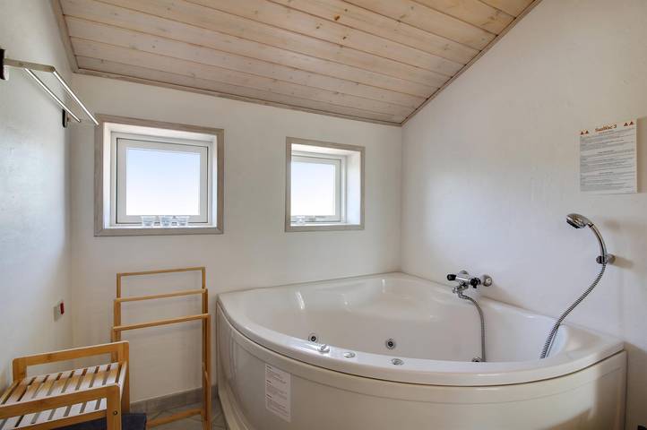Ferienhaus für 8 Personen, mit Whirlpool und Terrasse in Bratten - 2